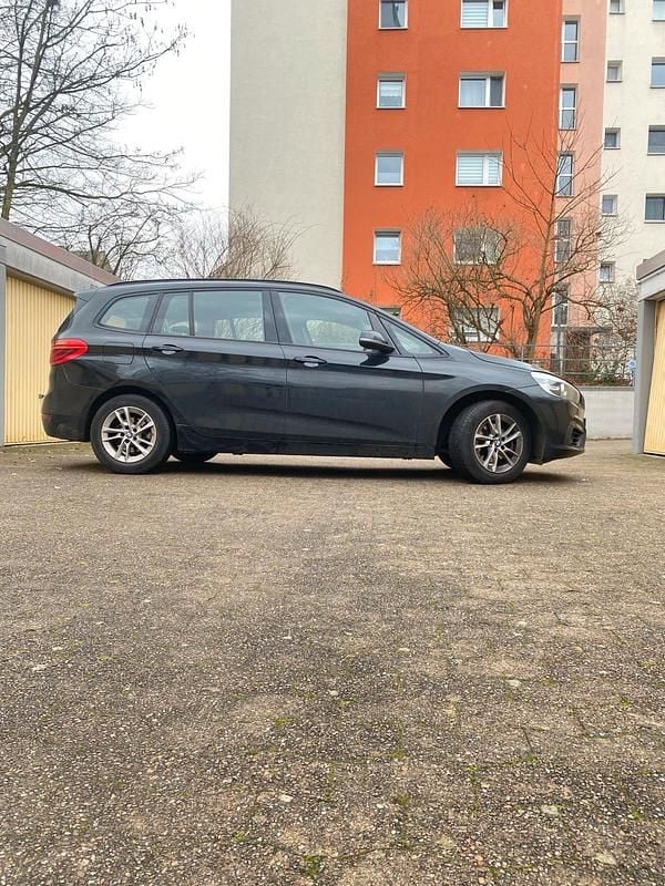 Schwarz Gebraucht 2016 BMW 216 Gran Tourer Van / Kleinbus | 7.700 € (Guter Preis) - Bild 1/4