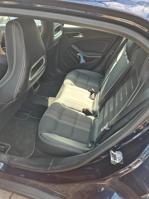 Gebraucht Mercedes GLA200 156 PS (114 kW) 2018 Blau SUV