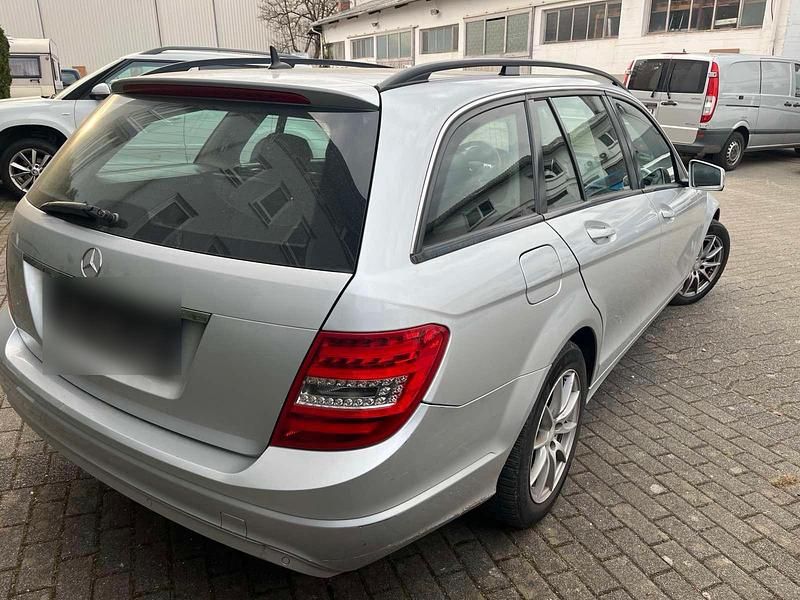 Gebraucht Mercedes C200 136 PS (100 kW) 2012 Grau Kombi
