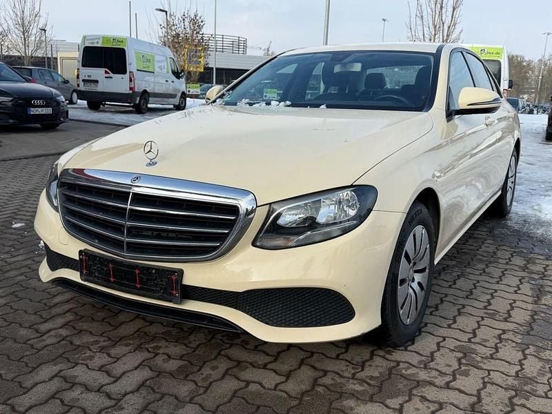 Beige Gebraucht 2016 Mercedes E200 Limousine | 8.990 € (Guter Preis) - Bild 1/4
