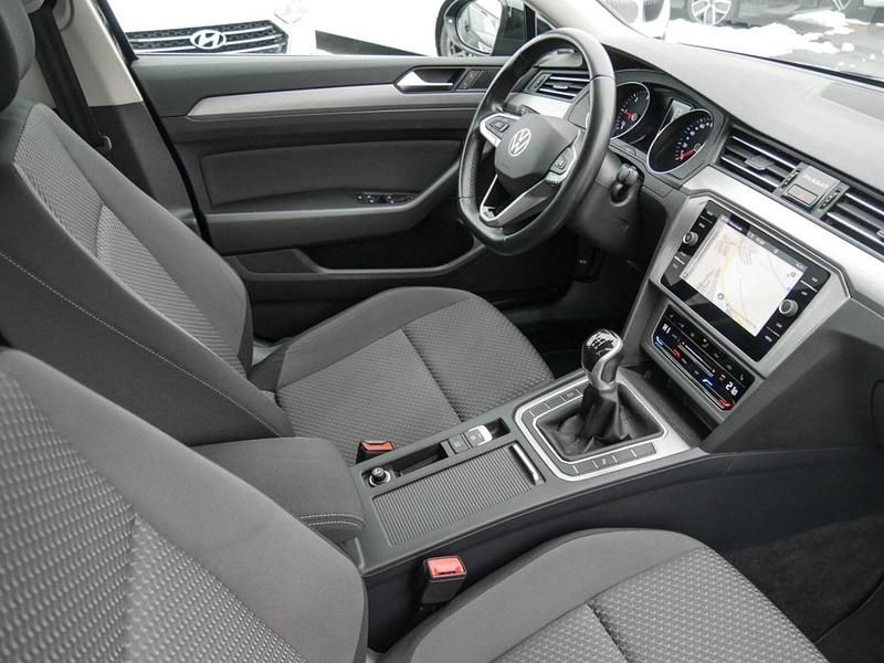 Gebraucht VW Passat Basis 150 PS (110 kW) 2022 Deep black perleffekt Kombi
