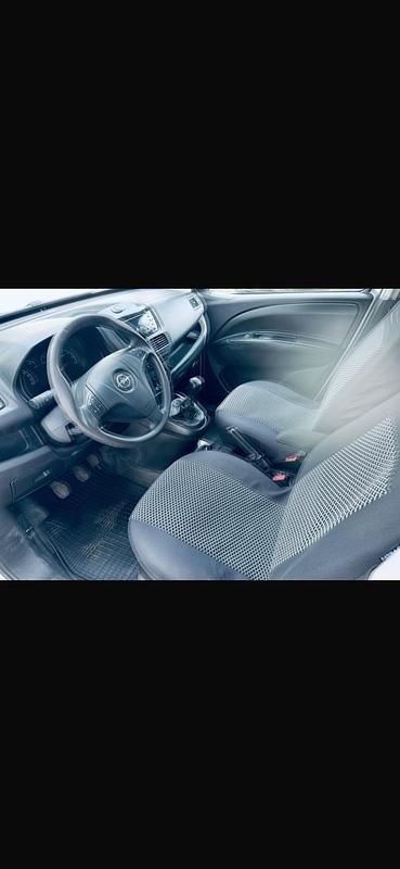 Second-hand Opel Combo 90 CP (66 kW) 2017 Alb Monovolum