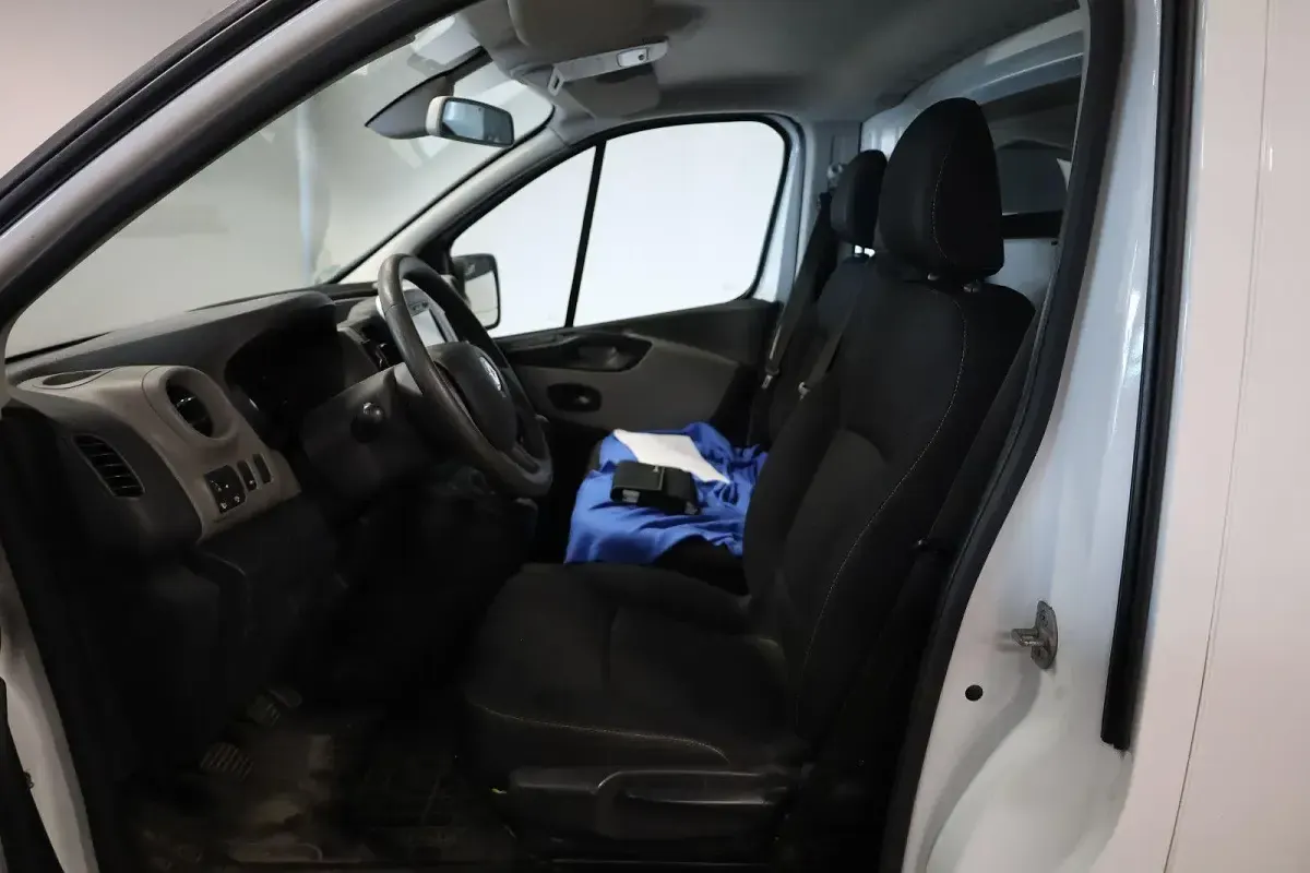 Gebraucht Renault Trafic Komfort 95 PS (69 kW) 2017 Weiss Van / Kleinbus