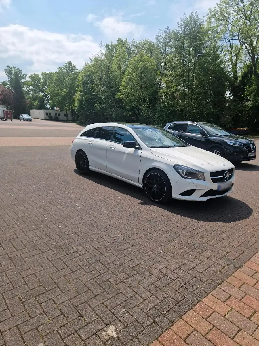 Gebraucht Mercedes CLA220 177 PS (130 kW) 2015 Weiß Limousine