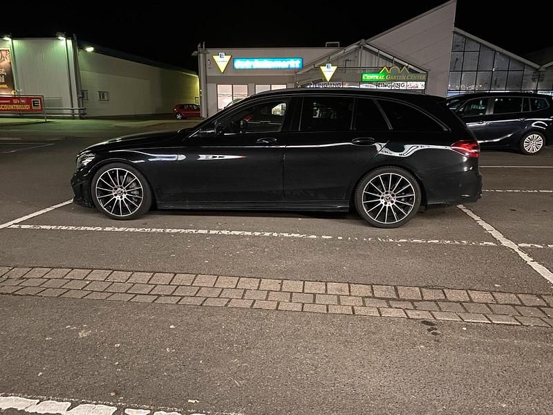 Schwarz Gebraucht 2019 Mercedes C43 AMG AMG line Kombi | 23.500 € - Bild 1/4