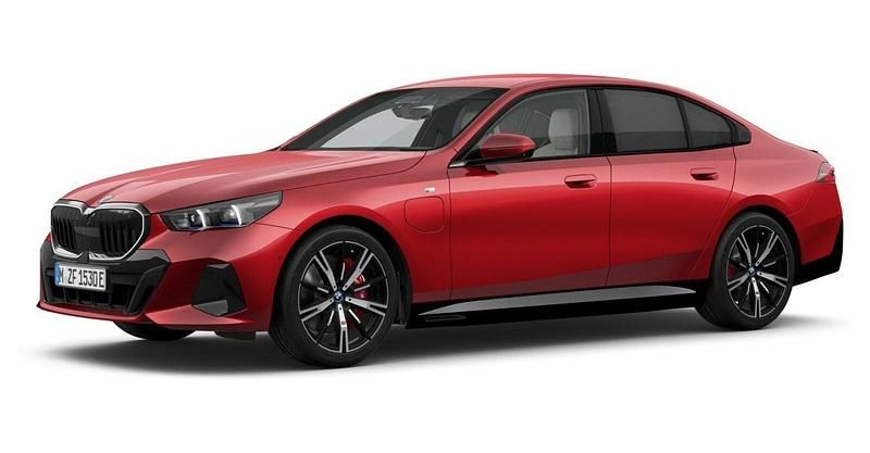 Rot Gebraucht 2025 BMW 550e Comfort Edition Limousine | 72.538 € (Superpreis) - Bild 1/4
