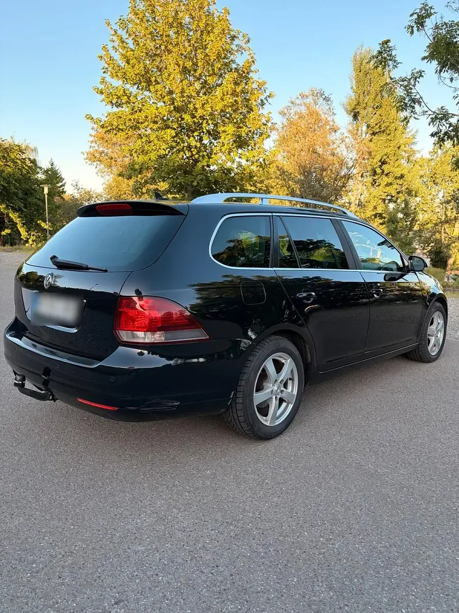 Gebraucht VW Golf VI 105 PS (77 kW) 2011 Schwarz Kleinwagen