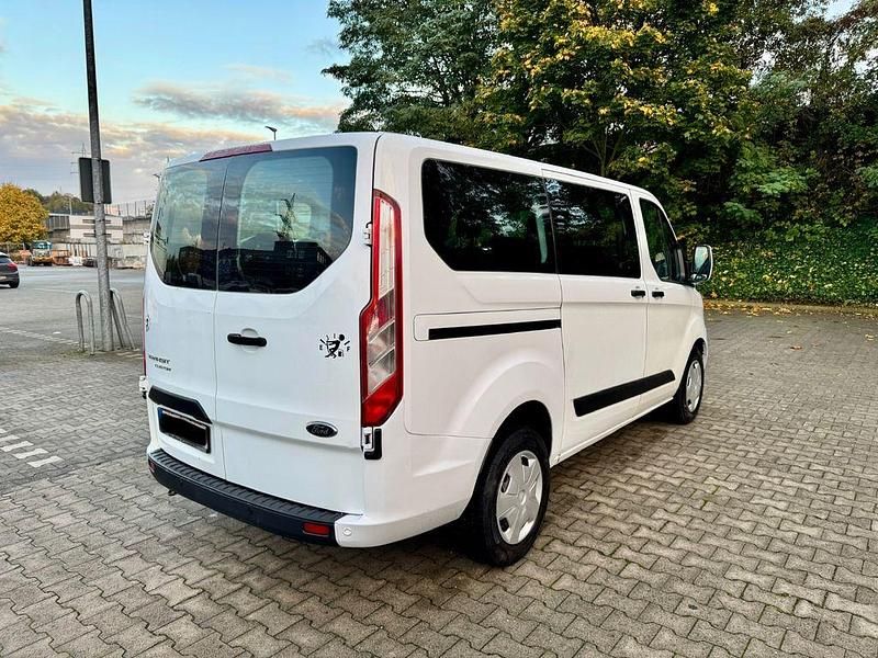 Gebraucht Ford Transit 131 PS (96 kW) 2022 Weiß Kombi