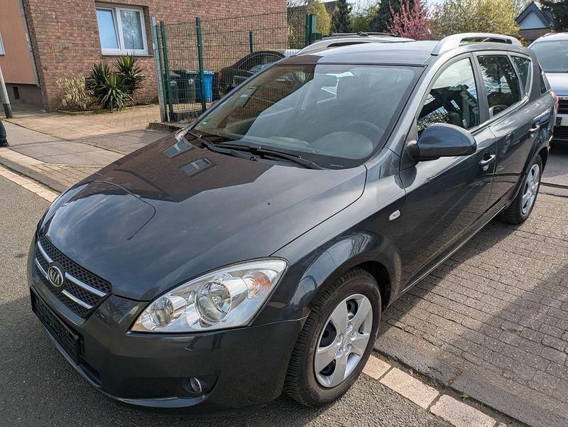 Gebraucht Kia Ceed Sportswagon Vision 109 PS (80 kW) 2009 Grau Kombi