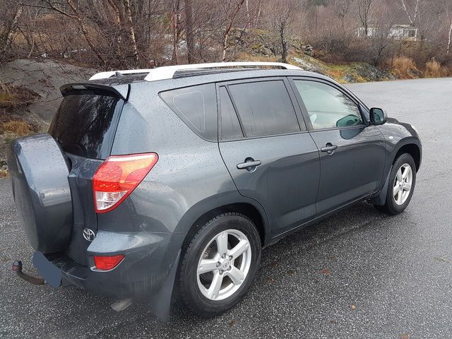 Grau metallic Gebraucht 2006 Toyota RAV4 Executive SUV | 8.000 € (Fairer Preis) - Bild 1/4