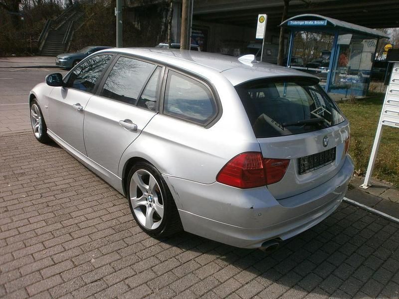 Gebraucht BMW 320 177 PS (130 kW) 2008 Silber Kombi