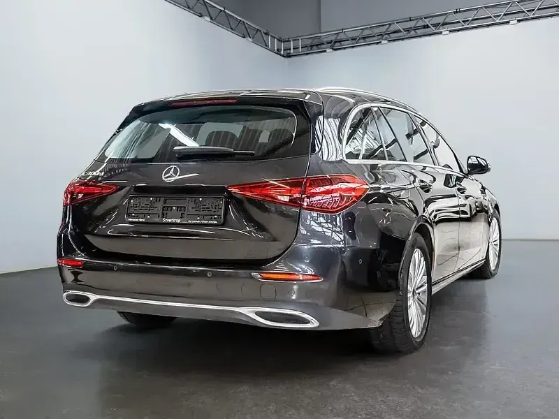 Gebraucht Mercedes C300 Avantgarde 265 PS (194 kW) 2023 Grau Limousine