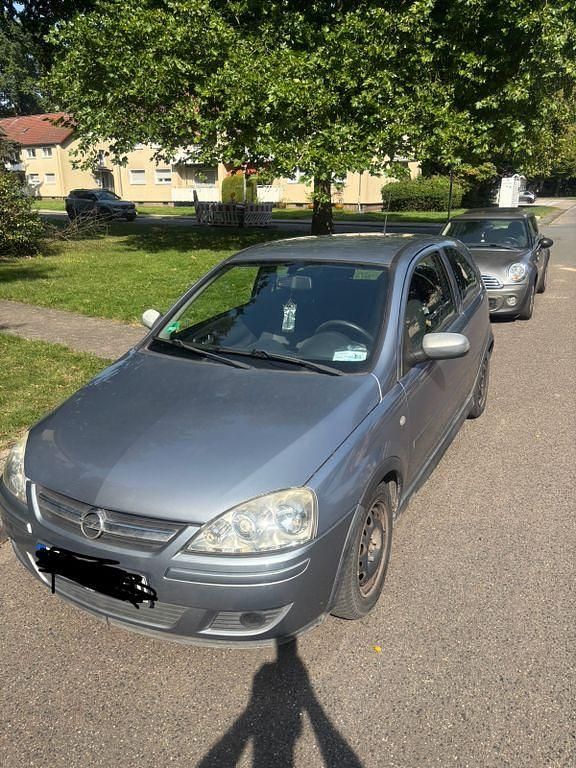 Grau Gebraucht 2006 Opel Corsa Limousine | 1.600 € (Fairer Preis) - Bild 1/4