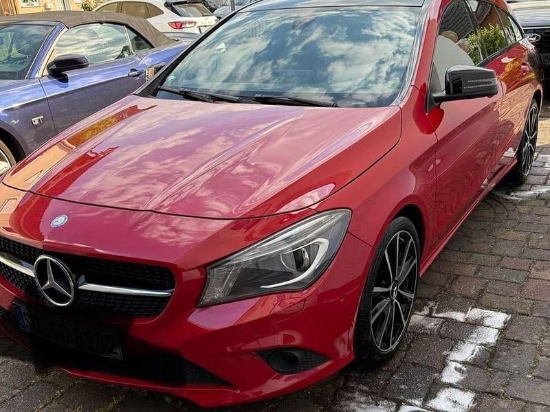 Rot Gebraucht 2015 Mercedes CLA200 Shooting Brake AMG line Kombi | 15.000 € (Superpreis) - Bild 1/4