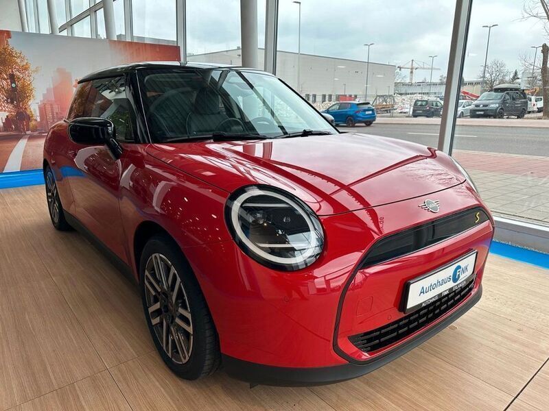 Rot Neu 2025 Mini Cooper SE Classic Kleinwagen | 34.990 € (Etwas zu teuer) - Bild 1/4