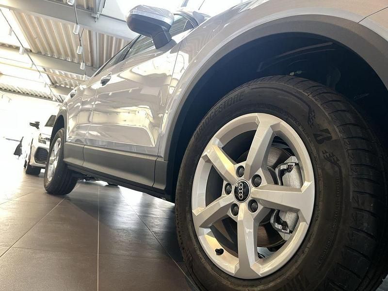 Nowe Audi Q2 Basis 150 KM (110 kW) 2025 Srebrny SUV