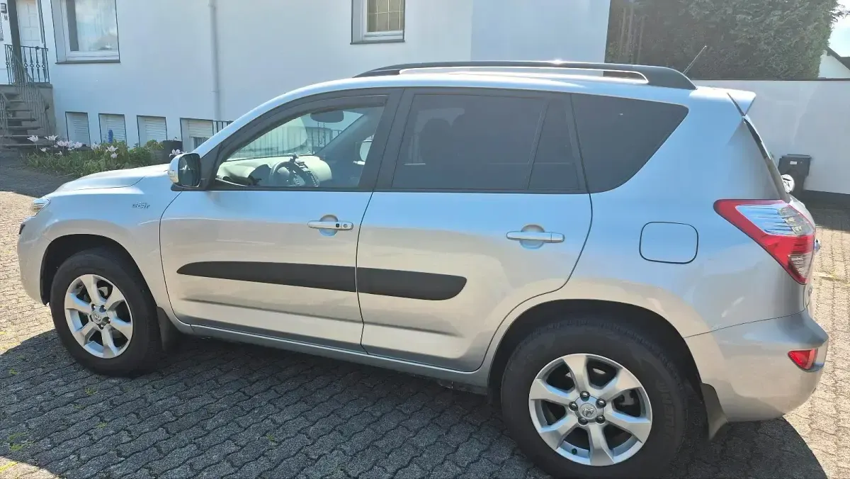 Gebraucht Toyota RAV4 150 PS (110 kW) 2011 Silber SUV