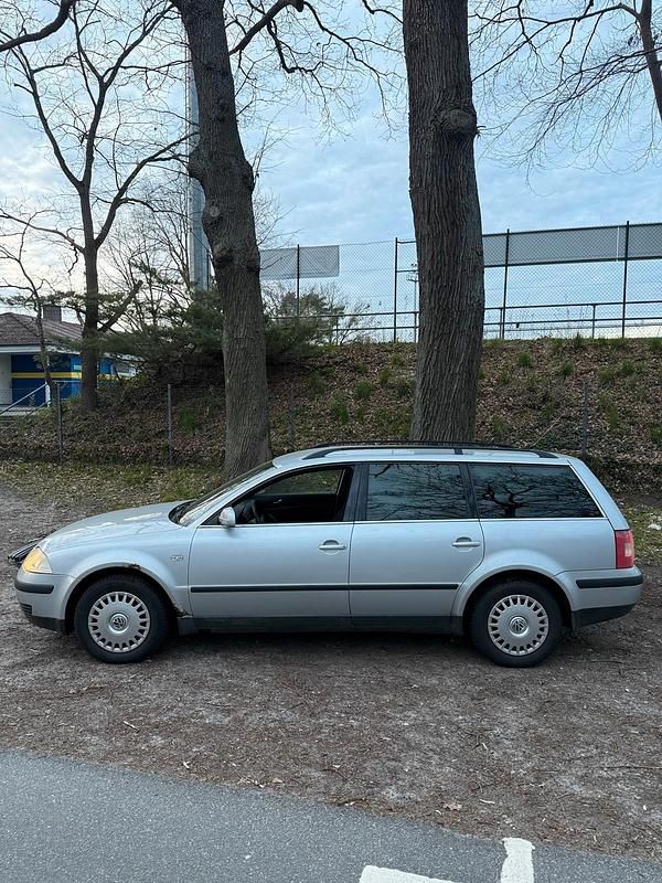 Second-hand VW Passat 101 CP (74 kW) 2003 Argintiu Break