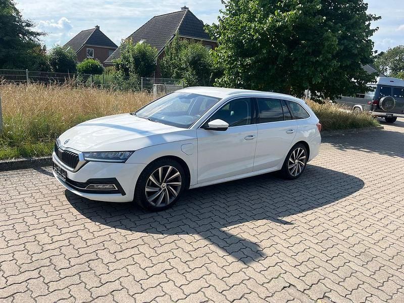 Weiß Gebraucht 2021 Skoda Octavia Style Kombi | 17.490 € (Guter Preis) - Bild 1/4