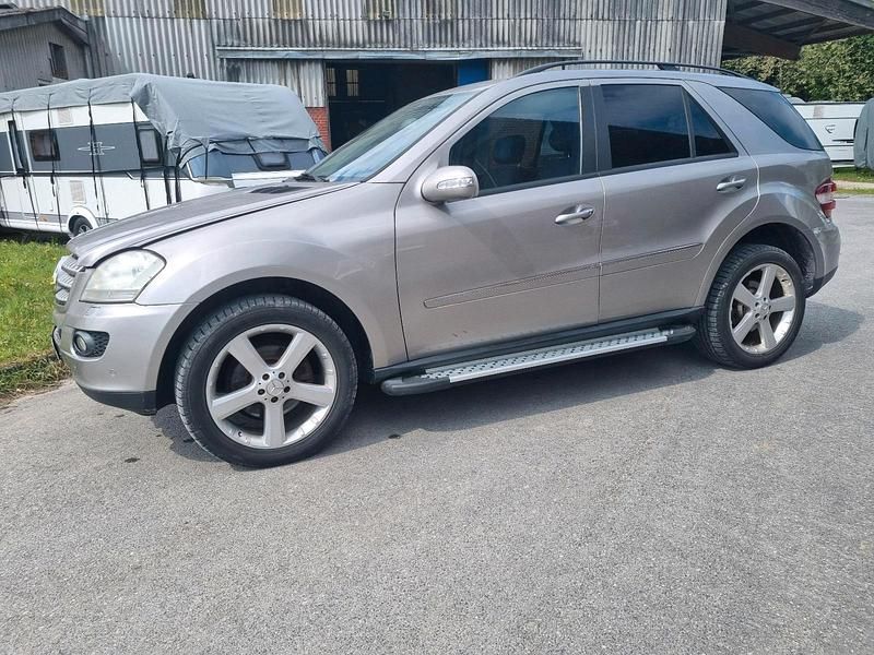 Gebraucht Mercedes ML280 190 PS (139 kW) 2005 Silber SUV