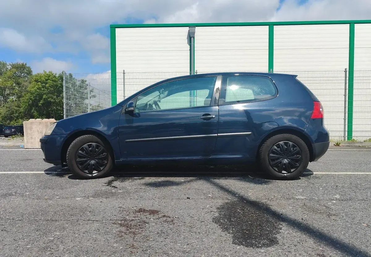Używany VW Golf 105 KM (77 kW) 2005 Niebieski Coupe