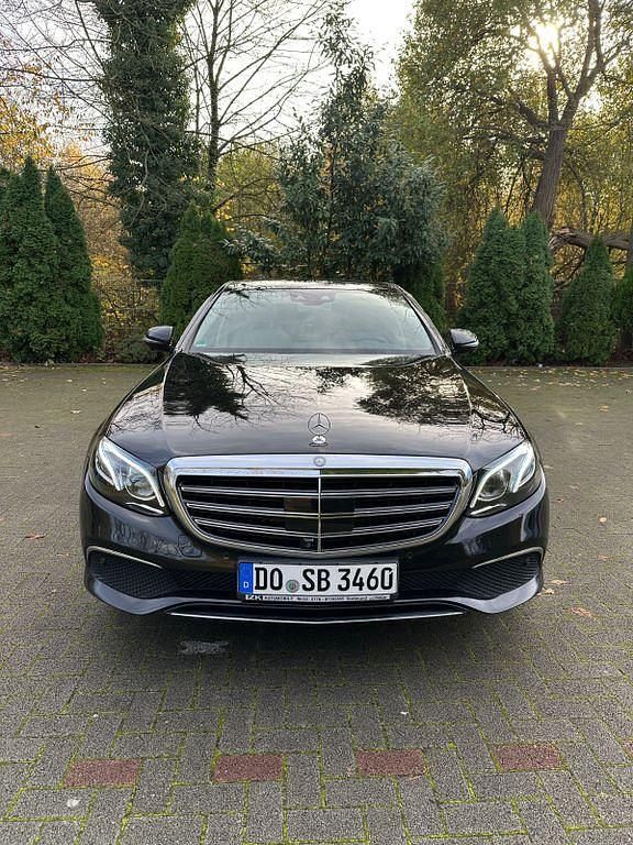 Gebraucht Mercedes E220 Exclusive 194 PS (142 kW) 2016 Schwarz Limousine