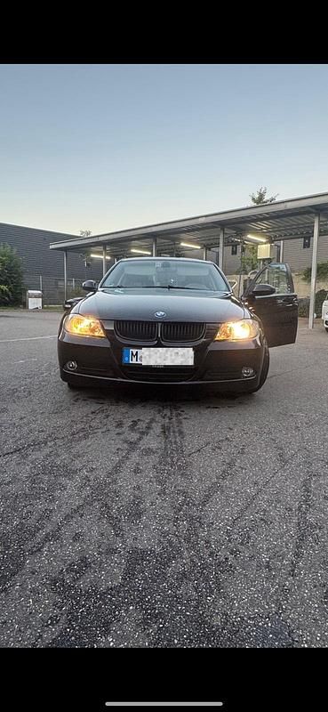 Schwarz Gebraucht 2008 BMW 320 Limousine | 4.100 € (Superpreis) - Bild 1/4