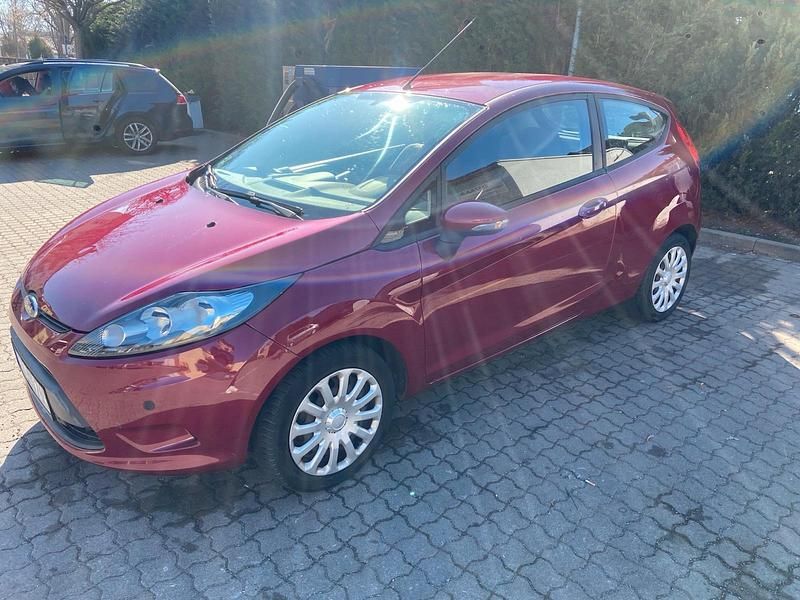 Gebraucht Ford Fiesta 60 PS (44 kW) 2009 Rot Kleinwagen