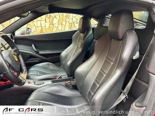 Second-hand Ferrari 458 570 CP (419 kW) 2011 Roșu Coupe