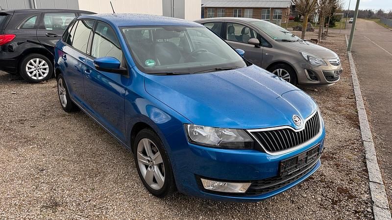 Gebraucht Skoda Rapid Joy 90 PS (66 kW) 2017 Raceblau metallic Kleinwagen