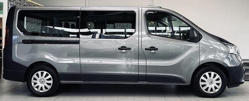 Gebraucht Renault Trafic Life 170 PS (125 kW) 2021 Grau Van / Kleinbus