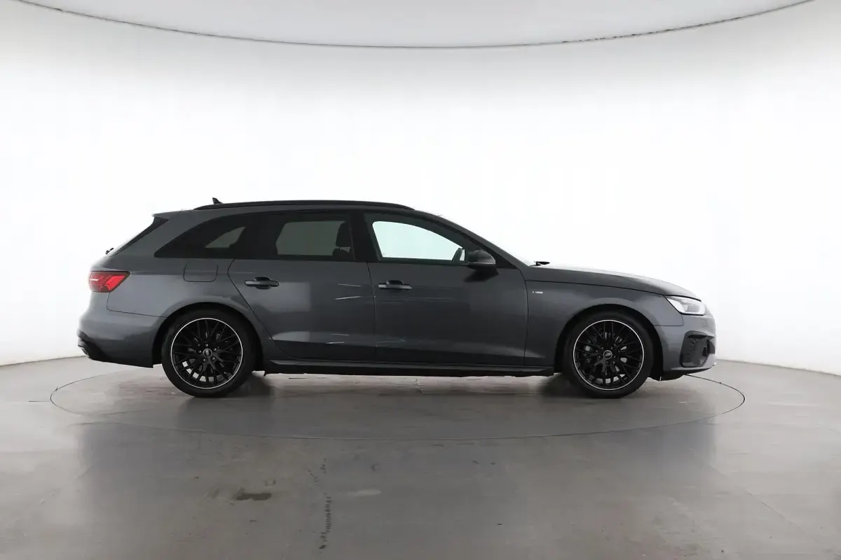 Gebraucht Audi A4 S-Line 204 PS (150 kW) 2023 Daytonagrau perleffekt Kombi