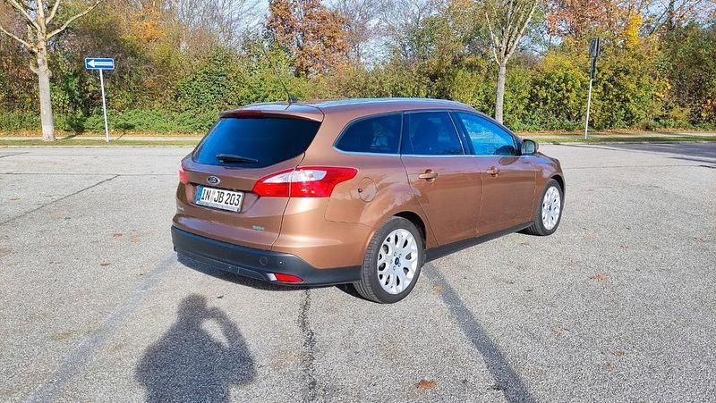 Gebraucht Ford Focus Titanium 125 PS (91 kW) 2014 Braun Limousine