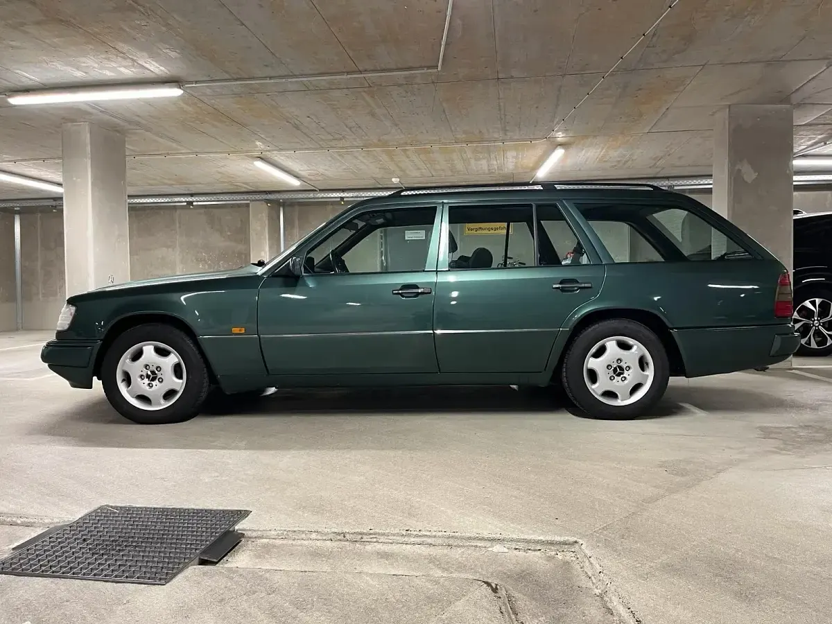 Gebraucht Mercedes E250 113 PS (83 kW) 1995 Grün Kombi