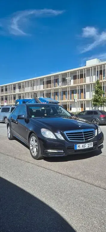 Gebraucht Mercedes E220 Avantgarde 170 PS (125 kW) 2010 Blau Limousine