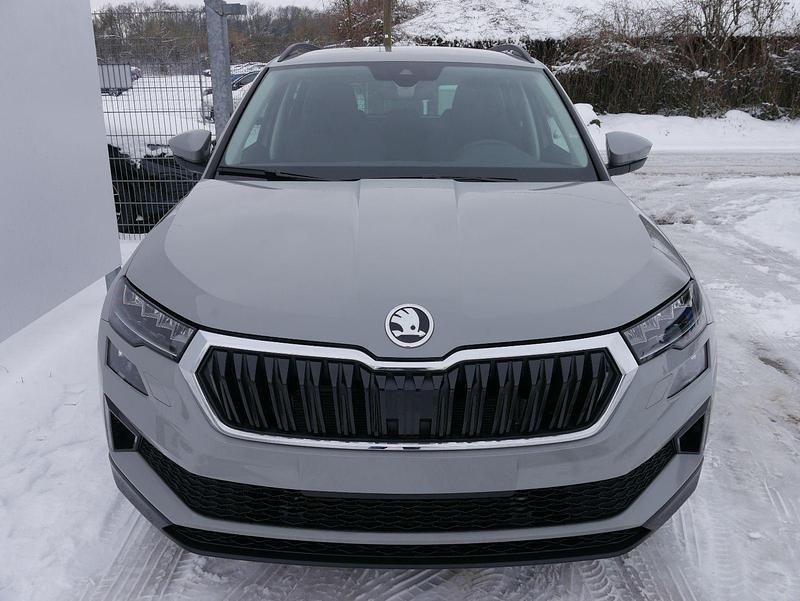 Neu Skoda Karoq Selection 150 PS (110 kW) 2026 Graphite grau metallic SUV