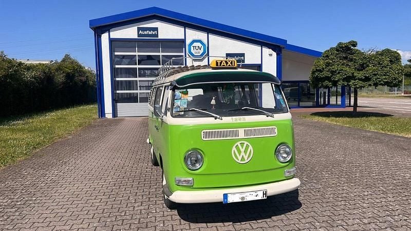 Grün Gebraucht 1971 VW T2 Van | 27.500 € - Bild 1/4
