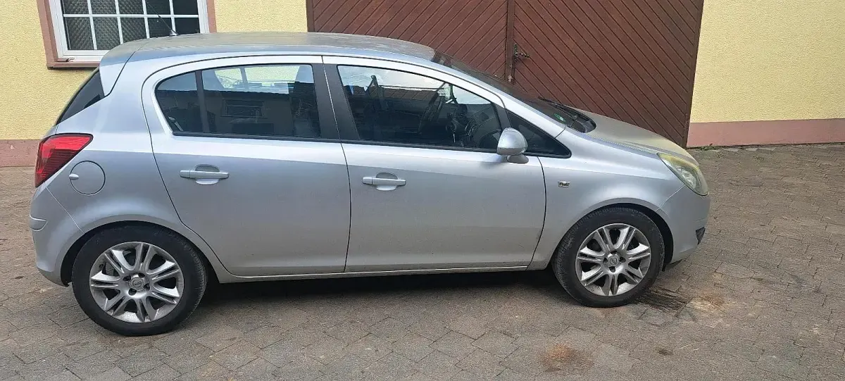 Gebraucht Opel Corsa 90 PS (66 kW) 2009 Silber Kleinwagen