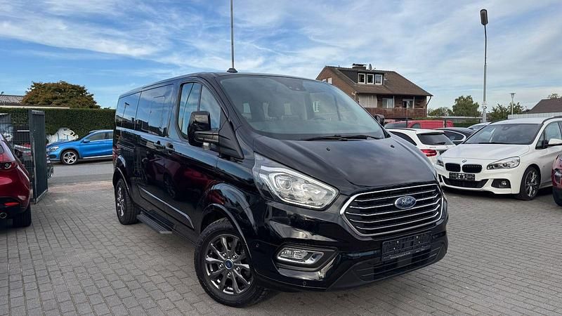 Schwarz Gebraucht 2021 Ford Tourneo Van / Kleinbus | 33.500 € (Guter Preis) - Bild 1/4