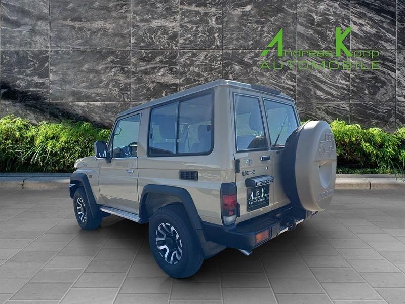 Neu Toyota Land Cruiser 204 PS (150 kW) 2025 Beige SUV