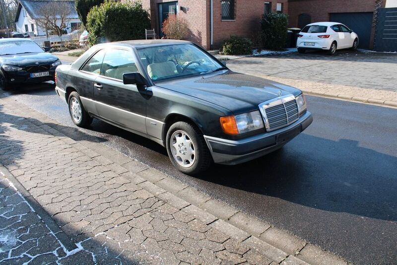 Schwarz Gebraucht 1988 Mercedes 230 Coupé | 11.000 € - Bild 1/4