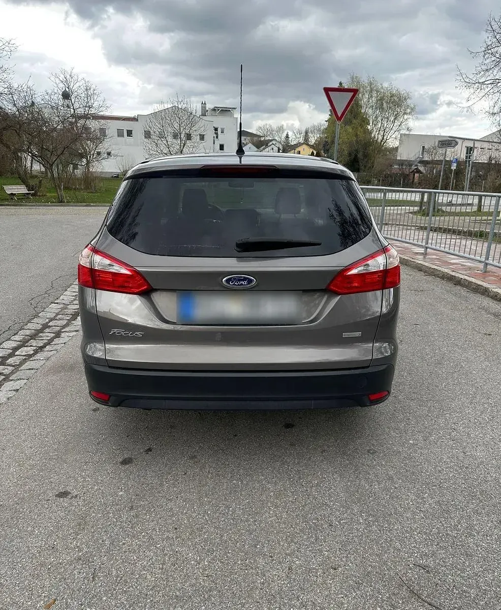 Używany Ford Focus Titanium 125 KM (91 kW) 2014 Srebrny Kombi