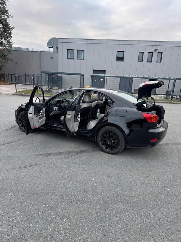 Gebraucht Lexus IS220d 177 PS (130 kW) 2009 Schwarz Limousine