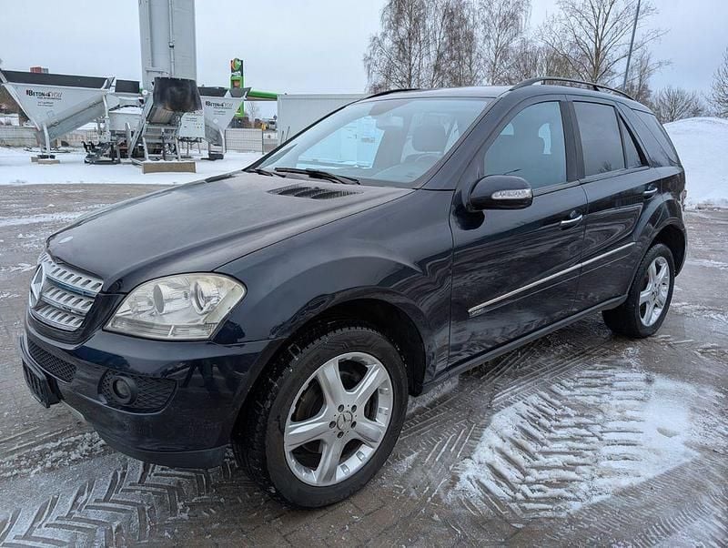 Blau Gebraucht 2006 Mercedes ML320 SUV | 4.999 € (Superpreis) - Bild 1/4