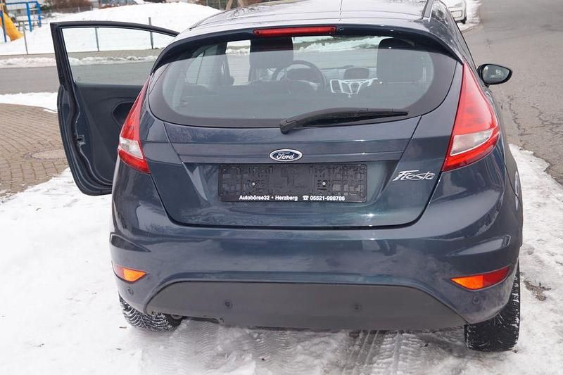 Gebraucht Ford Fiesta Champions Edition 82 PS (60 kW) 2012 Grau Limousine