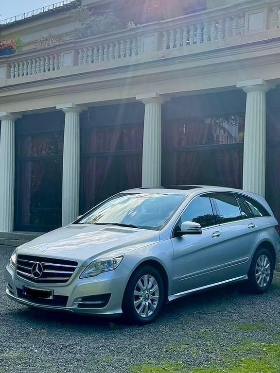 Silber Gebraucht 2011 Mercedes R350 Van / Kleinbus | 14.500 € (Fairer Preis) - Bild 1/4