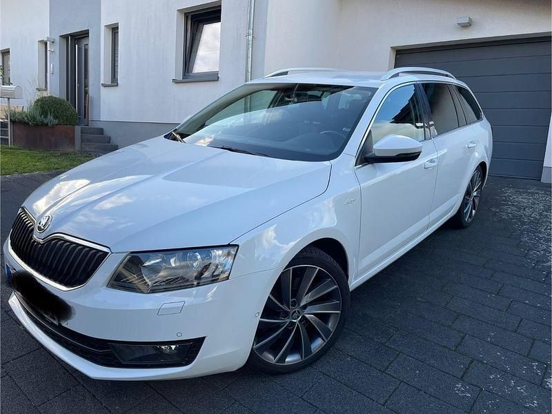 Weiß Gebraucht 2016 Skoda Octavia LAURIN & KLEMENT Kombi | 13.500 € (Etwas zu teuer) - Bild 1/4