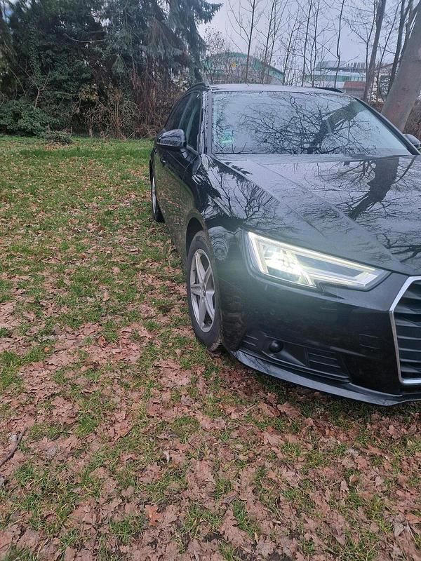 Gebraucht Audi A4 Comfort 150 PS (110 kW) 2018 Schwarz Kombi