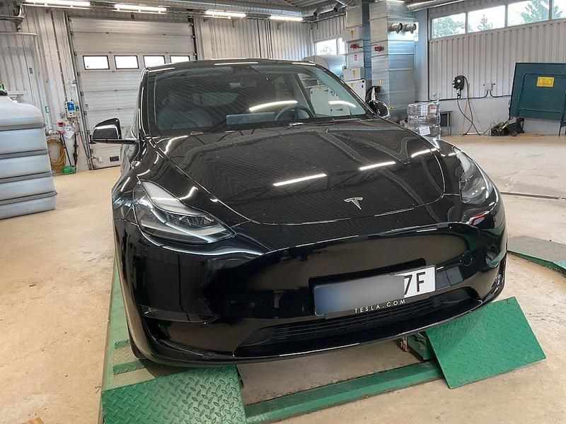 Second-hand Tesla Model Y 378 kW (514 CP) 2024 Negru SUV