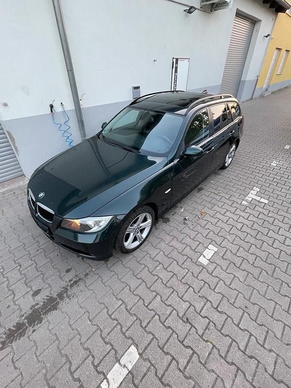 Grün Gebraucht 2007 BMW 320 Kombi | 2.750 € (Superpreis) - Bild 1/4